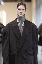 シュタイン 2025年秋冬コレクション - 日常の自然体に見出す優美さ｜写真23