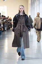 シュタイン 2025年秋冬コレクション - 日常の自然体に見出す優美さ｜写真24