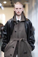 シュタイン 2025年秋冬コレクション - 日常の自然体に見出す優美さ｜写真25