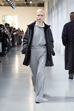 シュタイン 2025年秋冬コレクション - 日常の自然体に見出す優美さ｜写真38