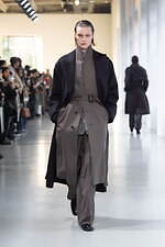 シュタイン 2025年秋冬コレクション - 日常の自然体に見出す優美さ｜写真47