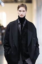 シュタイン 2025年秋冬コレクション - 日常の自然体に見出す優美さ｜写真71