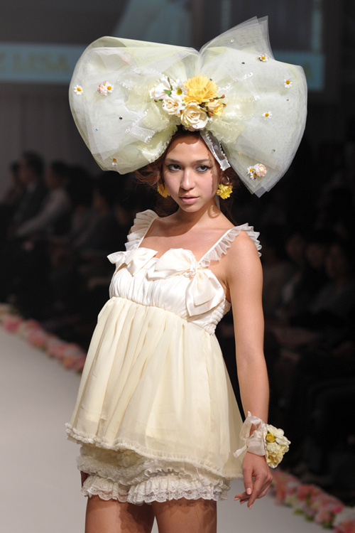109発ブランド「LIZ LISA(リズリサ)」、JFWに初登場！2011年春夏コレクションを発表｜写真14