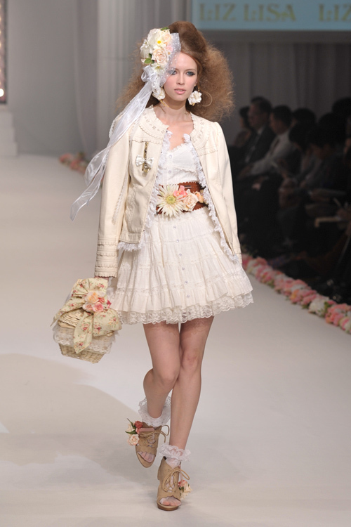 109発ブランド「LIZ LISA(リズリサ)」、JFWに初登場！2011年春夏コレクションを発表｜写真16