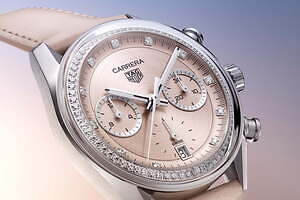 タグ・ホイヤー“ダイヤモンド煌めく”腕時計「カレラ クロノグラフ」パウダリーピンク＆ブルーダイヤルで