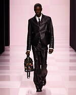 ルイ・ヴィトン 2025年秋冬メンズコレクション - NIGOとコラボ、エレガンスとストリートの交錯｜写真63