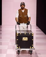 ルイ・ヴィトン 2025年秋冬メンズコレクション - NIGOとコラボ、エレガンスとストリートの交錯｜写真81