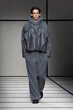 ジョルジオ アルマーニ 2025年秋冬メンズコレクション - 柔らかなエレガンスが立ち現れる場所｜写真23