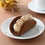 ファミリーマート「ピエール・エルメ」監修スイーツ、苺＆パッションフルーツのマカロン サンド｜写真2