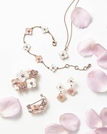 花モチーフの「春アクセサリー2025」桜やミモザ咲く人気ブランドジュエリー、リングやピアスなど｜写真1