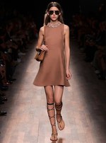 ヴァレンティノ 2015年春夏コレクション - 華やかなドレスにゆらめいた、18世紀の旅の記憶｜写真12