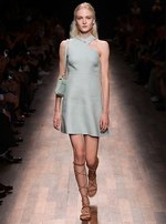 ヴァレンティノ 2015年春夏コレクション - 華やかなドレスにゆらめいた、18世紀の旅の記憶｜写真14