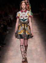 ヴァレンティノ 2015年春夏コレクション - 華やかなドレスにゆらめいた、18世紀の旅の記憶｜写真17