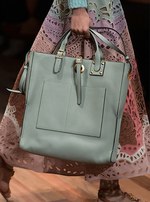 ヴァレンティノ 2015年春夏コレクション - 華やかなドレスにゆらめいた、18世紀の旅の記憶｜写真43