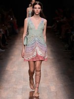 ヴァレンティノ 2015年春夏コレクション - 華やかなドレスにゆらめいた、18世紀の旅の記憶｜写真44