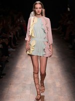 ヴァレンティノ 2015年春夏コレクション - 華やかなドレスにゆらめいた、18世紀の旅の記憶｜写真50