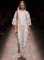 ヴァレンティノ 2015年春夏コレクション - 華やかなドレスにゆらめいた、18世紀の旅の記憶｜写真54