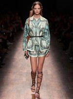 ヴァレンティノ 2015年春夏コレクション - 華やかなドレスにゆらめいた、18世紀の旅の記憶｜写真68