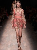 ヴァレンティノ 2015年春夏コレクション - 華やかなドレスにゆらめいた、18世紀の旅の記憶｜写真69