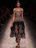 ヴァレンティノ 2015年春夏コレクション - 華やかなドレスにゆらめいた、18世紀の旅の記憶｜写真72