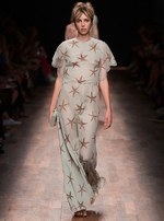 ヴァレンティノ 2015年春夏コレクション - 華やかなドレスにゆらめいた、18世紀の旅の記憶｜写真86