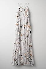 ミューラル“植物図鑑”から着想の刺繍レースドレス、つぼみフォルムのパンツやインクが広がるシャツも｜写真9