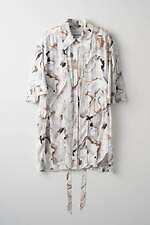 ミューラル“植物図鑑”から着想の刺繍レースドレス、つぼみフォルムのパンツやインクが広がるシャツも｜写真7