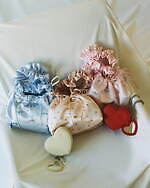 リリー ブラウン ランジェリー、“薔薇×レース”のブラセットやカップ入りワンピのルームウェア｜写真9