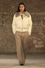 アミ 2025年秋冬コレクション - 上品な佇まいに吹き込むリラクシングさ｜写真28