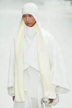 アイム メン 2025年秋冬コレクション - “一枚の布”と身体が織りなす〈折り目〉の造形｜写真7