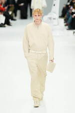 アイム メン 2025年秋冬コレクション - “一枚の布”と身体が織りなす〈折り目〉の造形｜写真12