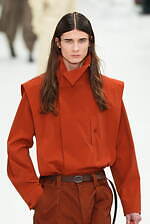 アイム メン 2025年秋冬コレクション - “一枚の布”と身体が織りなす〈折り目〉の造形｜写真20