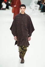 アイム メン 2025年秋冬コレクション - “一枚の布”と身体が織りなす〈折り目〉の造形｜写真26