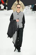 アイム メン 2025年秋冬コレクション - “一枚の布”と身体が織りなす〈折り目〉の造形｜写真29