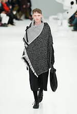 アイム メン 2025年秋冬コレクション - “一枚の布”と身体が織りなす〈折り目〉の造形｜写真30