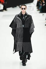 アイム メン 2025年秋冬コレクション - “一枚の布”と身体が織りなす〈折り目〉の造形｜写真31