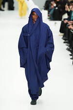 アイム メン 2025年秋冬コレクション - “一枚の布”と身体が織りなす〈折り目〉の造形｜写真49