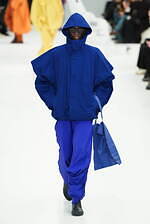 アイム メン 2025年秋冬コレクション - “一枚の布”と身体が織りなす〈折り目〉の造形｜写真50