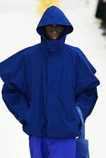 アイム メン 2025年秋冬コレクション - “一枚の布”と身体が織りなす〈折り目〉の造形｜写真51