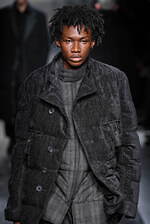 ヨウジヤマモト 2025年秋冬メンズコレクション - 包みこみ、確かめる“温かさ”｜写真8