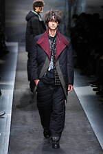 ヨウジヤマモト 2025年秋冬メンズコレクション - 包みこみ、確かめる“温かさ”｜写真16