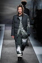 ヨウジヤマモト 2025年秋冬メンズコレクション - 包みこみ、確かめる“温かさ”｜写真39