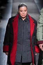 ヨウジヤマモト 2025年秋冬メンズコレクション - 包みこみ、確かめる“温かさ”｜写真51