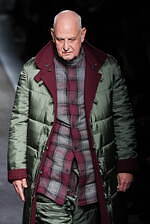 ヨウジヤマモト 2025年秋冬メンズコレクション - 包みこみ、確かめる“温かさ”｜写真52