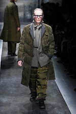 ヨウジヤマモト 2025年秋冬メンズコレクション - 包みこみ、確かめる“温かさ”｜写真57