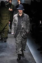 ヨウジヤマモト 2025年秋冬メンズコレクション - 包みこみ、確かめる“温かさ”｜写真64