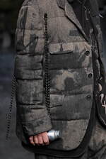 ヨウジヤマモト 2025年秋冬メンズコレクション - 包みこみ、確かめる“温かさ”｜写真66