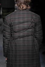 ヨウジヤマモト 2025年秋冬メンズコレクション - 包みこみ、確かめる“温かさ”｜写真71