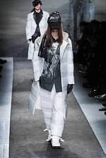 ヨウジヤマモト 2025年秋冬メンズコレクション - 包みこみ、確かめる“温かさ”｜写真82