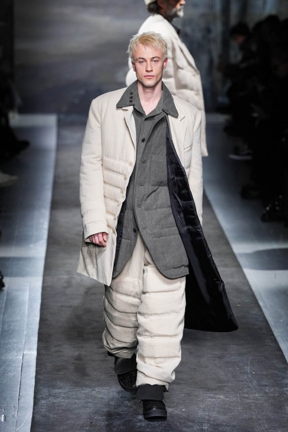 ヨウジヤマモト(Yohji Yamamoto) 2025-26年秋冬メンズコレクション  - 写真21